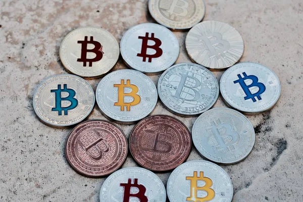 Altın kırmızı bitcoin sikke