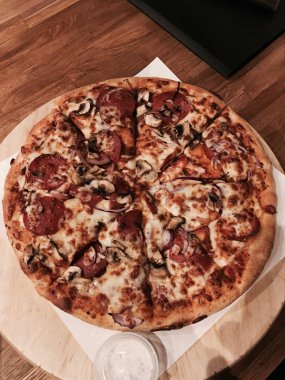 taze İtalyan pizza