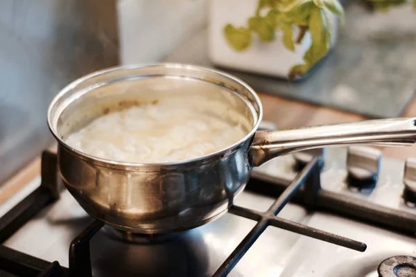 Cuisson des pâtes en pot d'argent — Photo