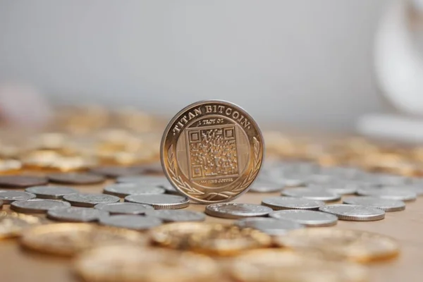 Moneda de Bitcoin de metal — Foto de Stock