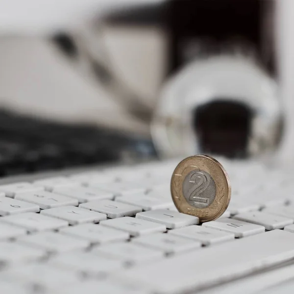 Polaco dinero en el teclado —  Fotos de Stock