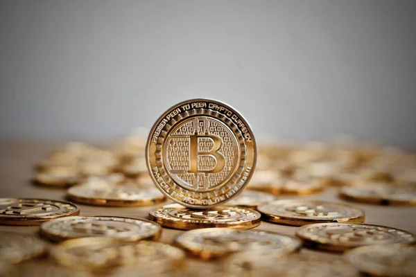 Bitcoin zlaté mince koncept — Stock fotografie