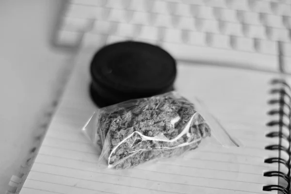 Marihuana in zak — Stockfoto