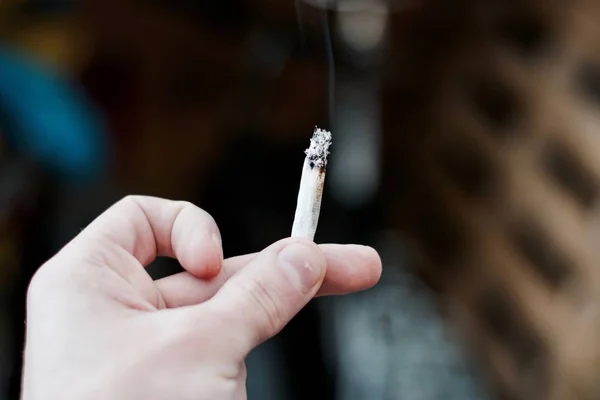 Marijuana joint in hand — Stock Photo, Image