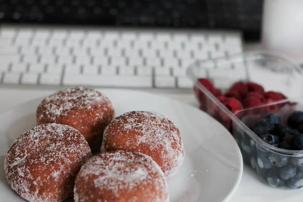 Fresh and tasty doughnuts — Stock Photo, Image