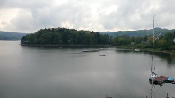 Lac dans les montagnes - Pologne 