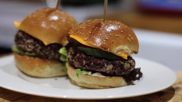 Hambúrgueres Vegetarianos Deslizam Conceito Hambúrguer Vegetariano — Vídeo de Stock