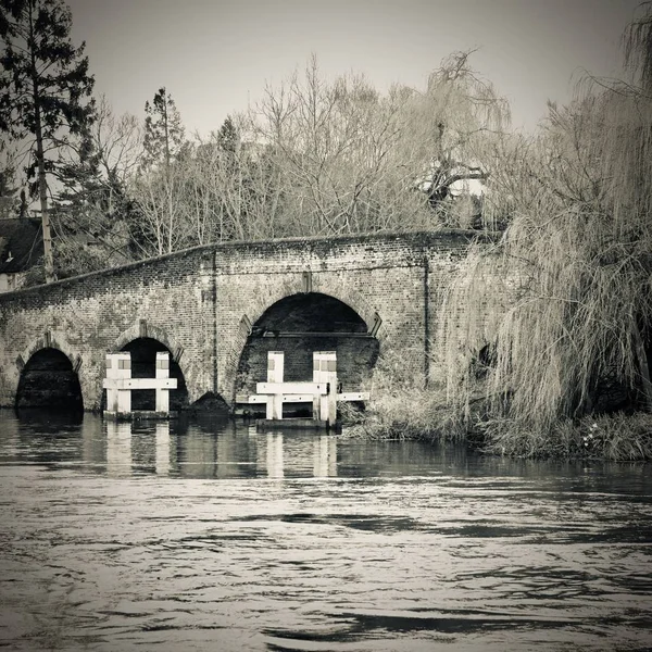 Мост в деревне Соннинг — стоковое фото