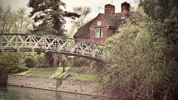 Pont sur la rivière — Photo