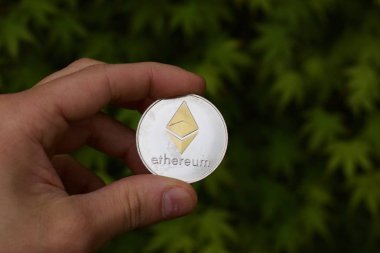 Gümüş ethereum sikke