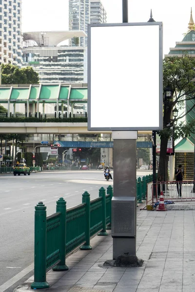 Publicité vierge de panneau d'affichage dans la rue pour la publicité — Photo