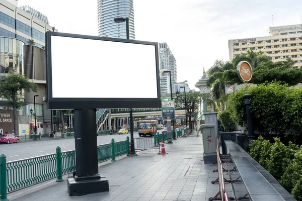 Publicité vierge de panneau d'affichage dans la rue pour la publicité — Photo