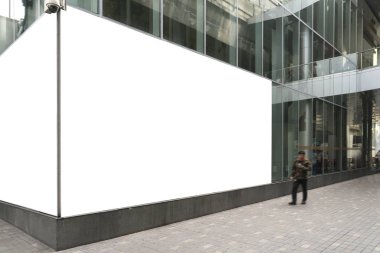 Cam duvar plaza alışveriş dışında yer alan boş reklam panoları