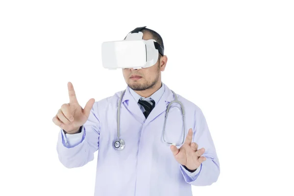 Doctor using a VR headset to check medical information — Stock Photo, Image