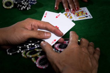 Oyuncu toplamak fişleri yığını ne zaman rakip üzerinde Puan