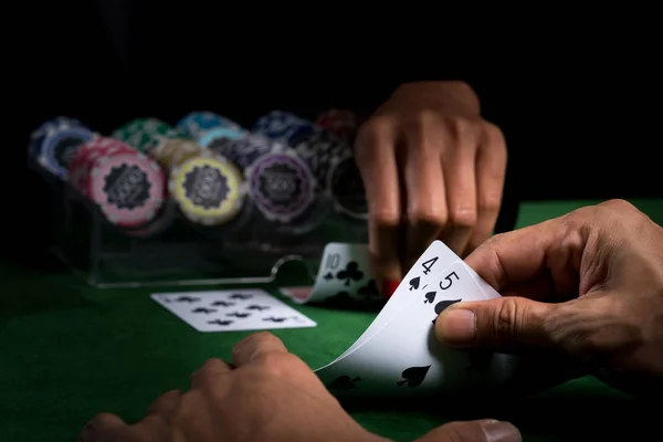 Kart oyunları Blackjack Casino yongaları ile savaşta 