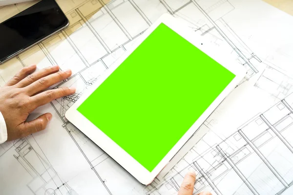 Зробити зелений екран на білому планшеті — стокове фото
