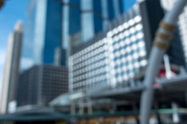 Yüksek bina ve Bangkok gökyüzünde bulanık arka plan