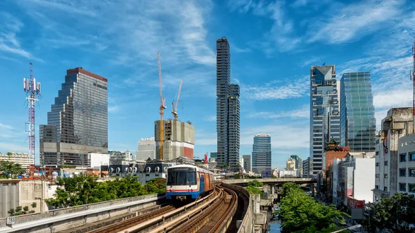 The sky trian with building in business town of bangkok thailand — Stock Photo, Image