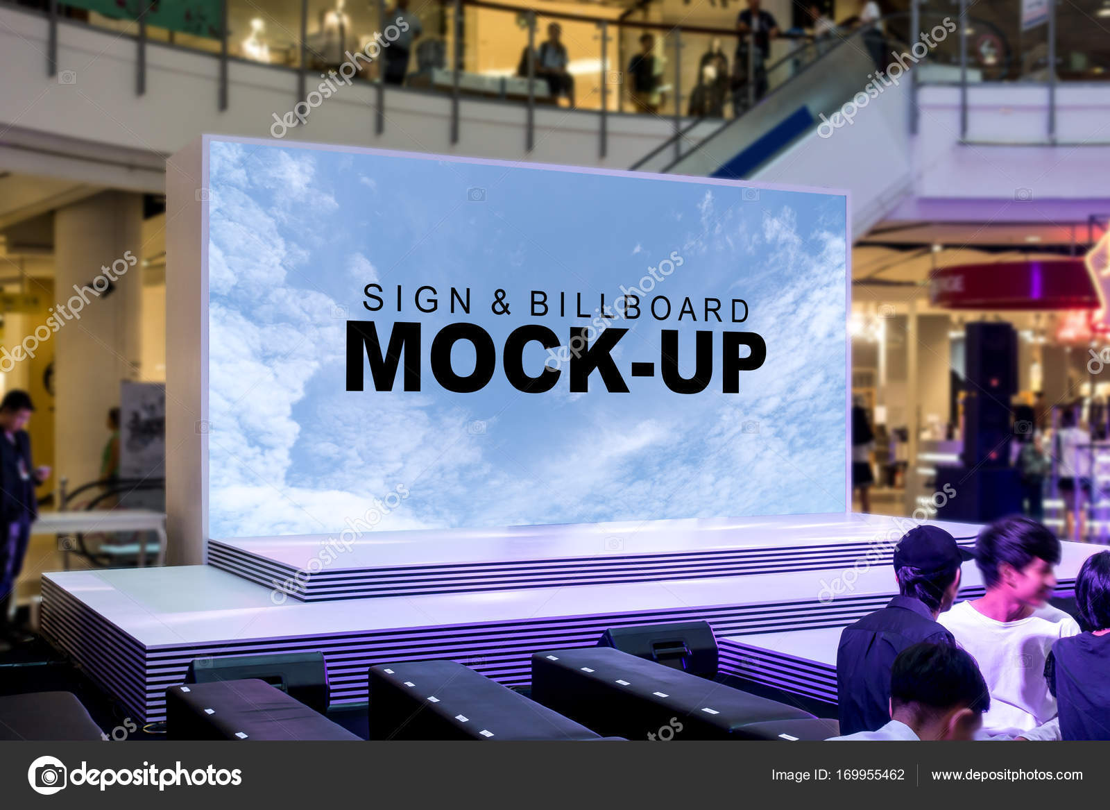 Download Vallas publicitarias en blanco en el escenario situado en el centro comercial — Foto de stock ...