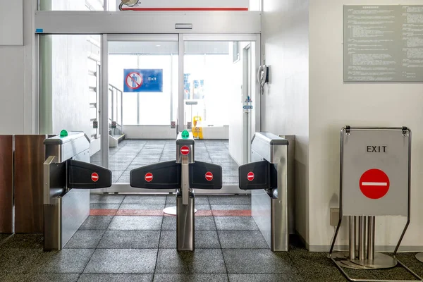 Deux Portes Entrée Automatiques Dans Bâtiment Moderne Sans Étiquette Sortie — Photo