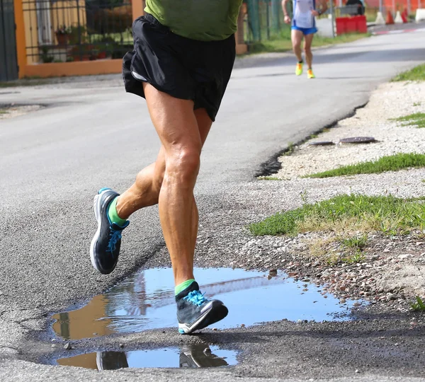 Corredor durante uma corrida cross-country — Fotografia de Stock