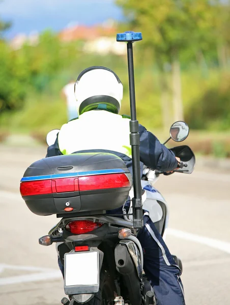 Moto da polícia com sirene azul — Fotografia de Stock