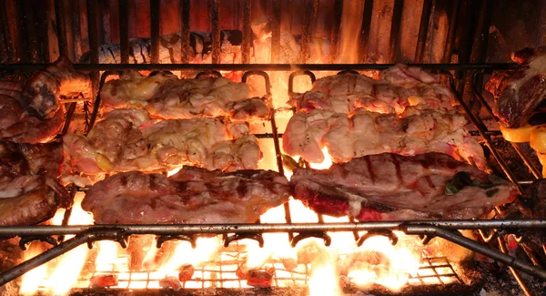 Fleisch gegrilltes Hühnchen im Restaurant — Stockfoto