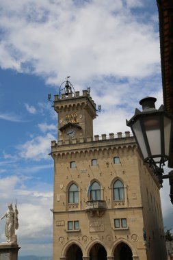 tarihi saray içinde ana kare San Marino