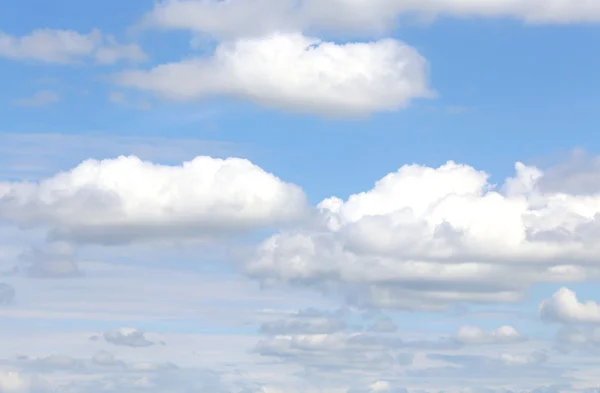 Fantastisk Sky med många moln och ljusblå — Stockfoto