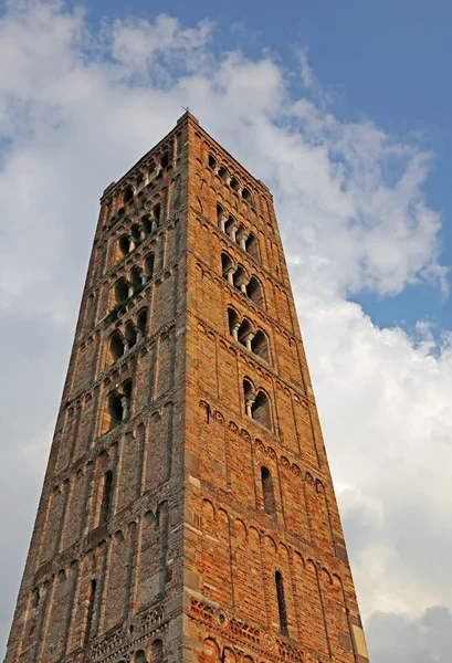 Antik Pomposa Manastırı çan kulesi Po v oluşturma tarihi — Stok fotoğraf