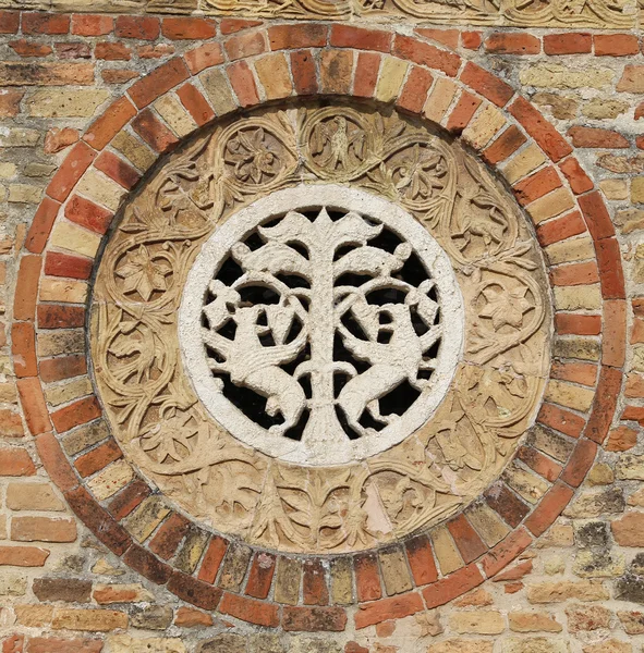 Detalhe na parede da antiga Abadia de Pomposa igreja histórica i — Fotografia de Stock