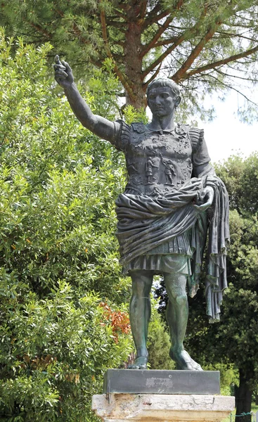 Spiżowa statua Imperator Caesar Augustus — Zdjęcie stockowe