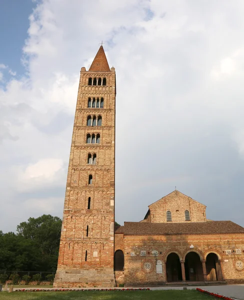 中央のエミリア ・ ロマーニャ州地域の Pomposa の有名な修道院 — ストック写真