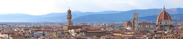 Large vue sur la ville de Florence — Photo