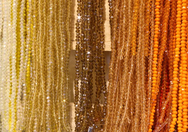 Collares de color naranja hechos para la venta en joyería —  Fotos de Stock