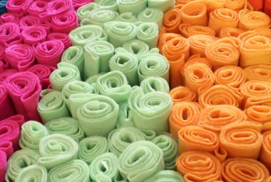 Renkli Keçe satılık piyasada birçok rulo