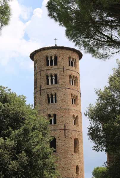 Bell Tower of Saint Apollinare in Classe, Ravenna, Olaszország-közelében — Stock Fotó
