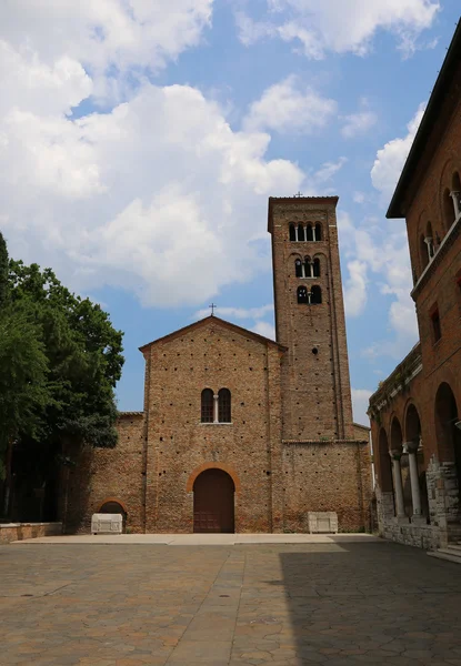 Церковь Святого Франциска Ассизского в Равенне, Италия — стоковое фото