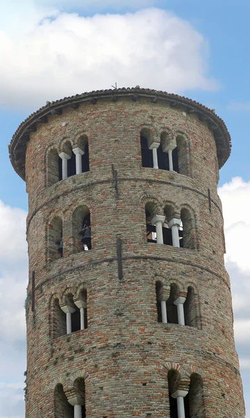 Antico Campanile di Sant'Apollinare in Classe vicino alla città o — Foto Stock