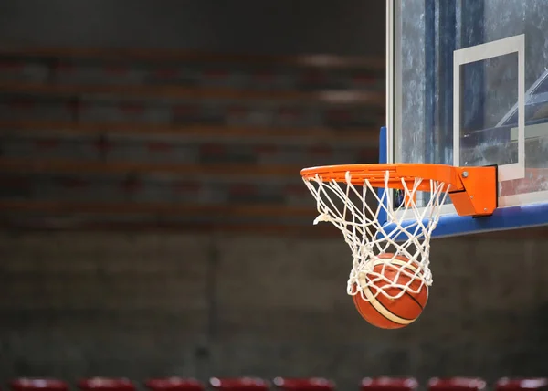 Basketball in the basket during the game — Stock Photo, Image