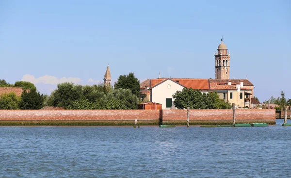 Burano en ö i den venetianska lagunen nära Venedig i norra — Stockfoto