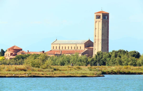 Torcello je řídce obydlený ostrov poblíž Benátky — Stock fotografie