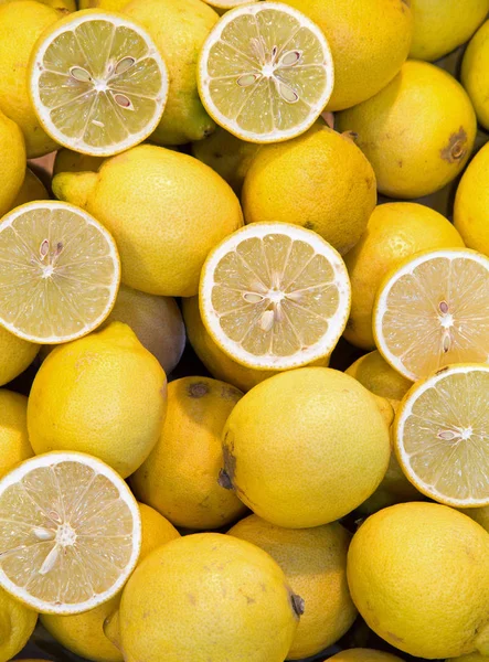 Limões amarelos maduros da Sicília na Itália — Fotografia de Stock