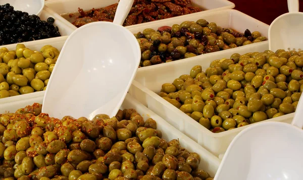 Fresh olives under oil for sale at the stall i — Stock Photo, Image