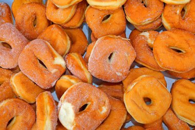 şeker pasta içinde listelenen kızarmış çörek