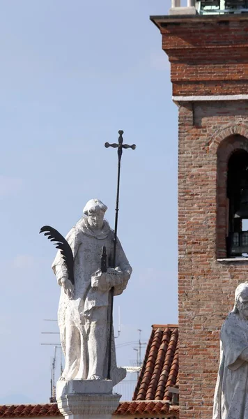 番目の同名教会上記サン ヴィンチェンツォの古代像 — ストック写真