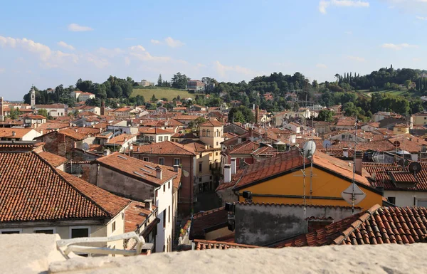 Dachy Panorama z góry europejskiego miasta — Zdjęcie stockowe