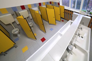 banyo için İlköğretim Okulu çocuklarda