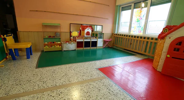 Halle einer Schule für Kinder ohne Menschen — Stockfoto